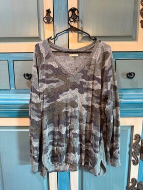Maurices Camouflage Knit Top in Charcoal and Light Gray